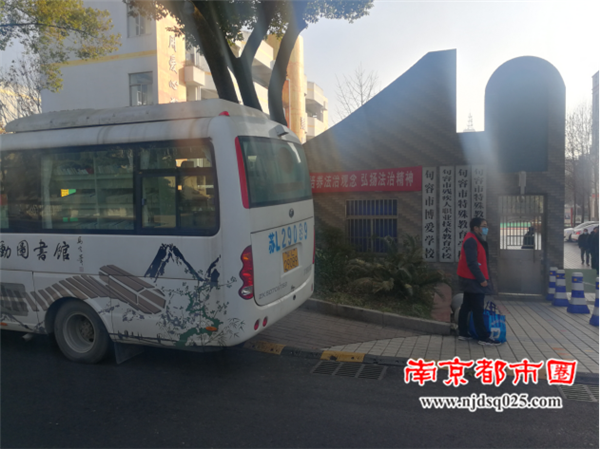 20210120爱心捐赠 文化助残 市图书馆携手市残联开展新年赠书活动-严洁406.png
