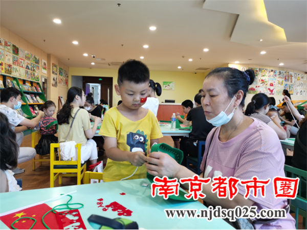 20211001句容市图书馆举办“我爱你，中国”——国庆节手工背包DIY活动(1)390.png
