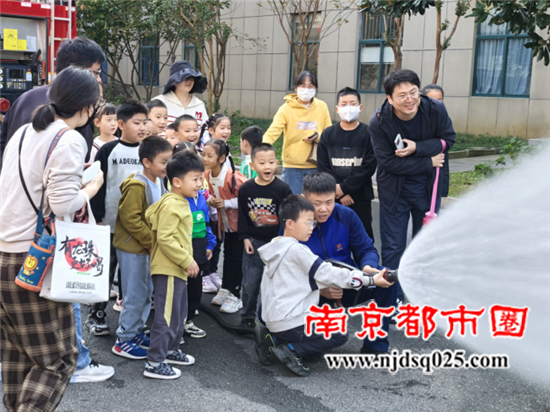 20241103走进消防站 致敬火焰蓝531.png