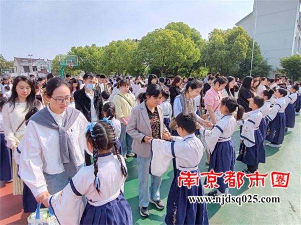 河滨路小学成长仪式报道338.png