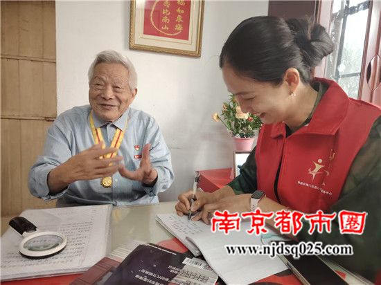 南通志愿者探访百岁抗战老兵：共忆烽火岁月  传承赤子精神